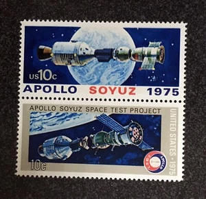 1975USA #1569-1570 10c Apollo Soyuz Space Mission - Vertical Pair (as pictured) - Picture 1 of 1