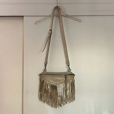 Bolso sin asas LIEBESKIND Berlin CAROL bronce metálico / bandolera de cuero con flecos Foto 1 de 4