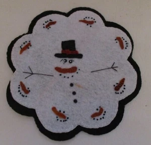 ADD A SMILE TO YOUR WINTER TABLE/JANUARY THAW TABLE MAT!!! - Picture 1 of 2