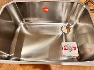 FRANKE Sink NEW never installed with Franke Drain 27-1/2 x 19-1/4 Interior dimen - Picture 1 of 3