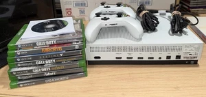 Xbox One S Console Bianca Include 2 Controller 9 Giochi Cavo Alimentazione HDMI 1681 - Foto 1 di 16