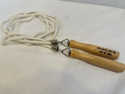 Golds Gym 9' Nylon Jump Rope White W/ Wood Handles & Plastic Rope Fray Guard - Imagem 1 de 2