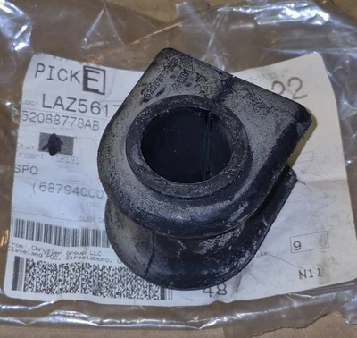 Jeep Liberty 2002-2007 nuevo buje de barra estabilizadora delantero MoPar genuino R/L Foto 1 de 3