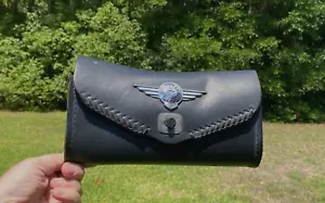 Harley-Davidson Fat Boy Windshield Bag With Die-Cast Concho OEM pt# 56626-99 - Foto 1 di 10