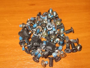 Original Schrauben Satz stammt aus einem msi CX600 - Bild 1 von 1