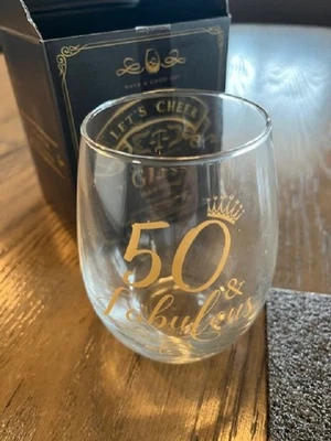 Nueva copa de vino sin tallo Let’s Cheer “Fifty & Fabulous”, corona y corazones, 50 Foto 1 de 4