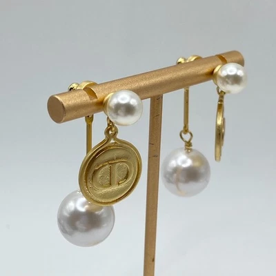 pendientes dior Foto 1 de 4