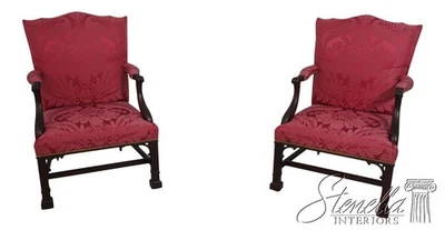 L70845: Par de sillas de biblioteca tapizadas de caoba damasco BAKER Foto 1 de 4