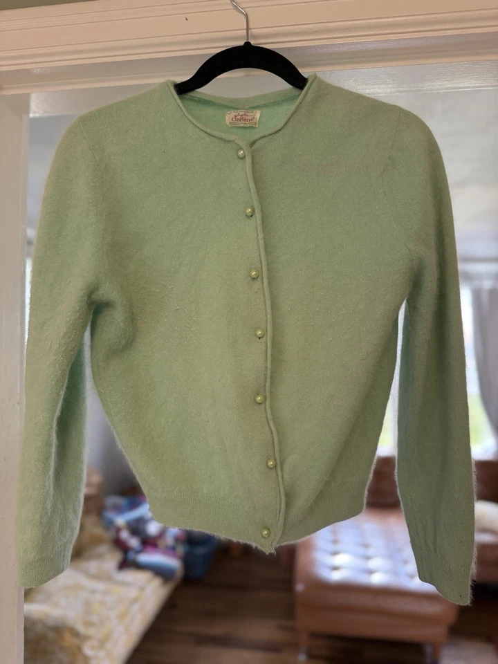 Кардиган на пуговицах с жемчугом French Angora 1950-е как новый зеленый жемчуг - Изображение 1 из 4