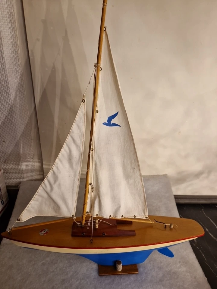 Günther Seifert, ModellSegelboot  aus den 80er Jahren , Mahagoni YACHT  - Bild 1 von 4