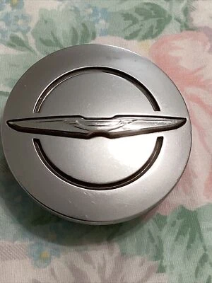 Juego de 1 pieza tapas centrales de rueda satinadas Chrysler 300 2,5" 1LB74TRMAB 2011-2021 OEM Foto 1 de 4