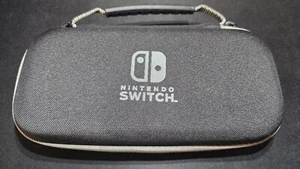 Estuche de transporte de fieltro rígido marca PowerA Nintendo Switch negro/gris + mango en muy buen estado - Imagen 1 de 4