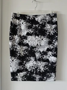 VINCE CAMUTO BLACK & WHITE PRINT PENCIL SKIRT SIZE L - Picture 1 of 5