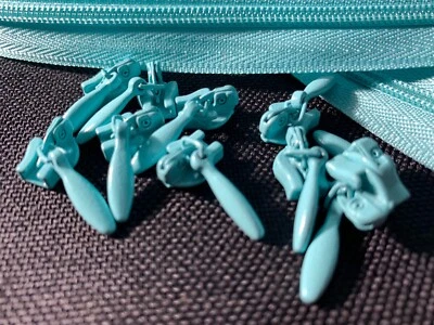Light Aqua #2 Invisible Zipper: 400 continuous yards & 1000 pulls  - Image 1 of 2