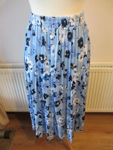 Gorgeous Cotton Traders, Size 8, Blue/White Floral Print Pleat Skirt, Pre Loved - Picture 1 of 11