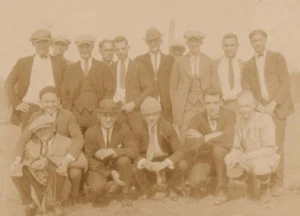 1920 Foto De Colección St John Kanty College Erie Pa Hombres Jóvenes Grupo después del Juego - Imagen 1 de 2