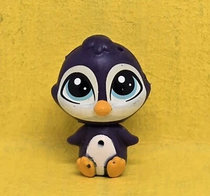 Littlest Pet Shop LPS Pinguin Parker Waddleton lila blaue Augen Hasbro Spielzeug 03 - Bild 1 von 5