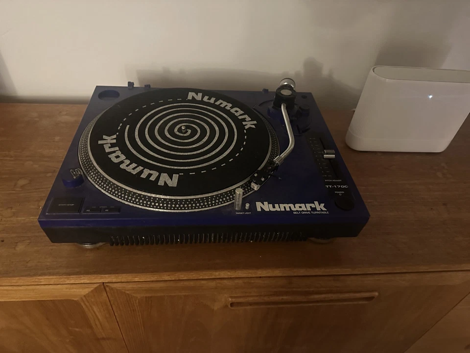 Numark TT-1700 Belt Drive Turntable Working perfectly- Rare Purple Blue Colour - Image 1 of 4