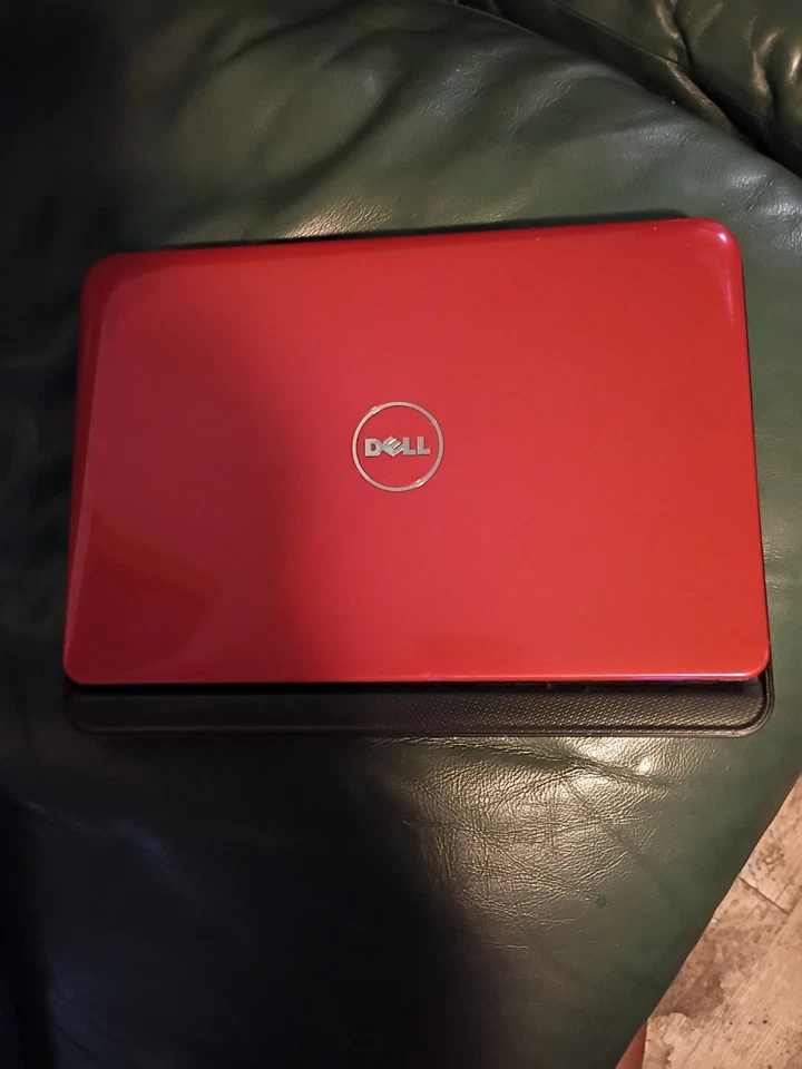Mini Netbook Dell Inspiron 1012 Intel Atom, 4GB RAM, 220GB HDD, con Cargador Foto 1 de 4