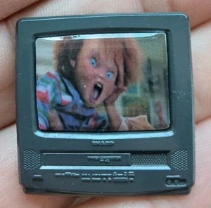 Chucky Child's Play Good Guy Attack TV Frame Custom ENAMEL PIN Horror VHS Retro - Picture 1 of 4