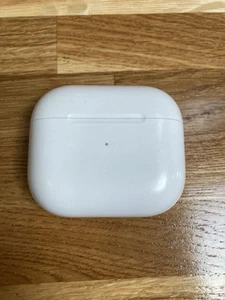 Apple AirPods 3rd generation Lightening CHARGING CASE ONLY A2897. - Zdjęcie 1 z 8