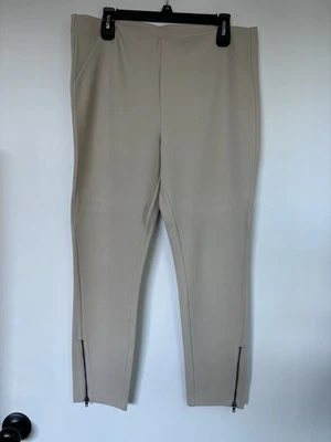 Hue Women's Pants Size XL - Image 1 of 4