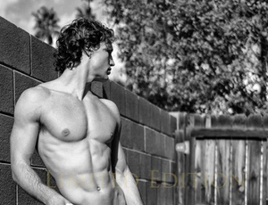 Foto guapo hombre desnudo físico interés gay edición limitada 8,5x11 6,25 - Imagen 1 de 2
