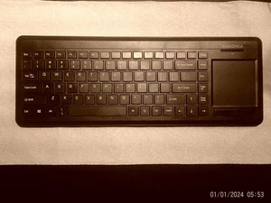 Insignia Wireless Keyboard NS-PNK6811 W/TOUCH PAD - Picture 1 of 4