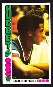 1976-77 TOPPS #110 DAVID THOMPSON PEPITE ROOKIE - Foto 1 di 3