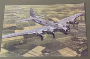 # K001    WORLD WAR 2 ERA  AIRPLANE   POSTCARD,  B-17 FLYING FORTRESS - Picture 1 of 2