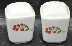 RARE Vintage Salem China Flair Line "PEACH AND CLOVER" Salt Pepper Shakers USA - Picture 1 of 4