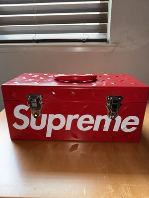 Caja de herramientas Supreme Diamond Plate logotipo de caja roja FW18 2018 blanca Foto 1 de 4