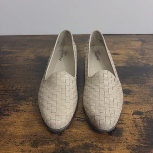 Trotters Liz Loafers Flats Womens Sz 8SS Beige Leather Weave Slip On - Picture 1 of 8