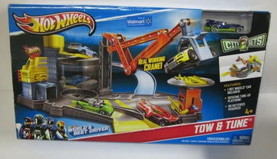 2012 Hot Wheels tow and tune crane playset new - Image 1 of 4
