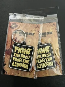 Fight the Dead Fear the Living - The Walking Dead - 2x Gummi Schlüsselanhänger - Bild 1 von 2