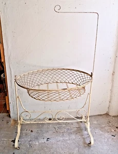 Antike Babywiege / Stubenwagen, Metall, Faltbar, Schaukel auf Rollen – Netzkorb - Bild 1 von 3