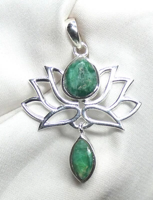 Chakra Anhänger 925 Silber Lotus Blüte mit facettiertem Smaragd  - zauberhaft - - Bild 1 von 4