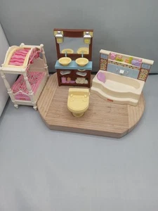Fisher Price Loving Family Baño Tocador Fregaderos Bañera Inodoro y Cama - Imagen 1 de 13