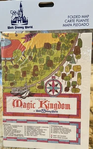 Mapa plegado vintage de Magic Kingdom serie 50 aniversario de Disney World nuevo con etiquetas - Imagen 1 de 4
