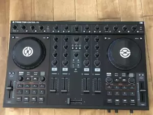 Native Instruments TRAKTOR KONTROL S4 DJ Controller 4+1 Kanal Haptic Drive - Bild 1 von 1
