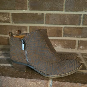 Lucky Brand Brown Zigzag Patterned Ankle Boots Womens Size 5.5 - Picture 1 of 7