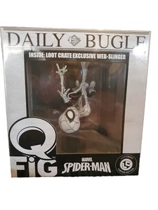 Q-FIG Marvel - SPIDERMAN hängend am Laternenmast SCHWARZ & WEISS - LOOTCRATE - Bild 1 von 1