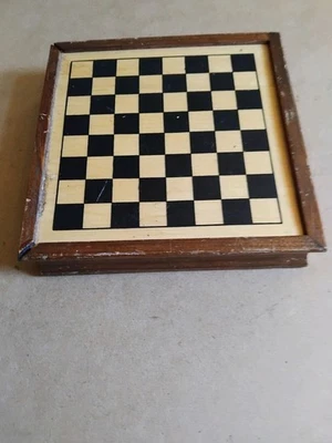 4 game box set(chess,draughts,,dominoes & backgammon) - Image 1 of 3