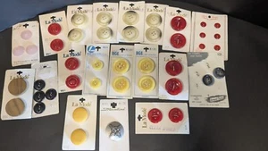 Button Lot Mixed Buttons La Mode, BGE, & Other MULTI Plastic /METAL Vintage - Picture 1 of 6