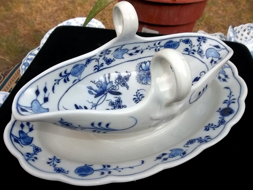 CARL TEICHER GRAVY BOAT CON PLACA BASE ESTILO CEBOLLA AZUL MEISSEN Foto 1 de 4