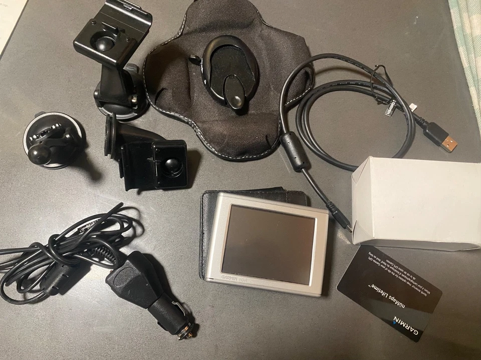 GARMIN nüvi 350 GPS Navigation Bundle Free Shipping - Image 1 of 4
