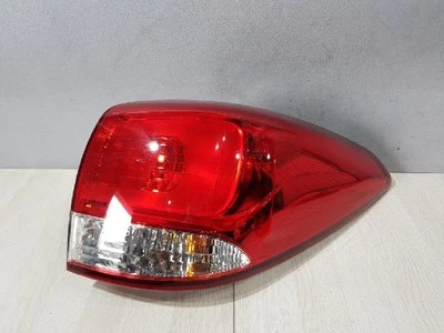 KIA Rondo 2015 luz trasera halógena derecha totalmente nueva 92402 A4000 Foto 1 de 4