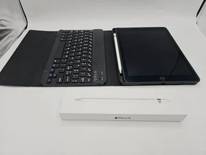 Apple iPad Pro 9,7 128GB Wi-Fi + Cellular Grigio Siderale apple pencil + cover - Foto 1 di 14