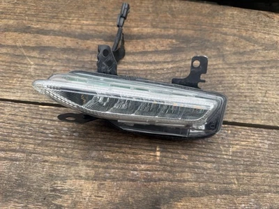 2015-2019 INFINITI Q70 Q70L FRONT RIGHT SIDE BUMPER TURN SIGNAL LIGHT LAMP - Image 1 of 2