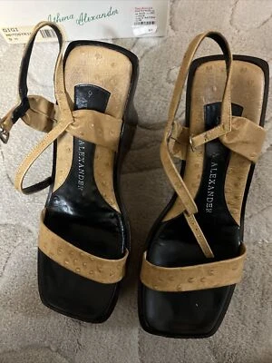 Athena Alexander Black Gigi Natostrich Wedge Sandals Women’s Size 9M Foto 1 de 4